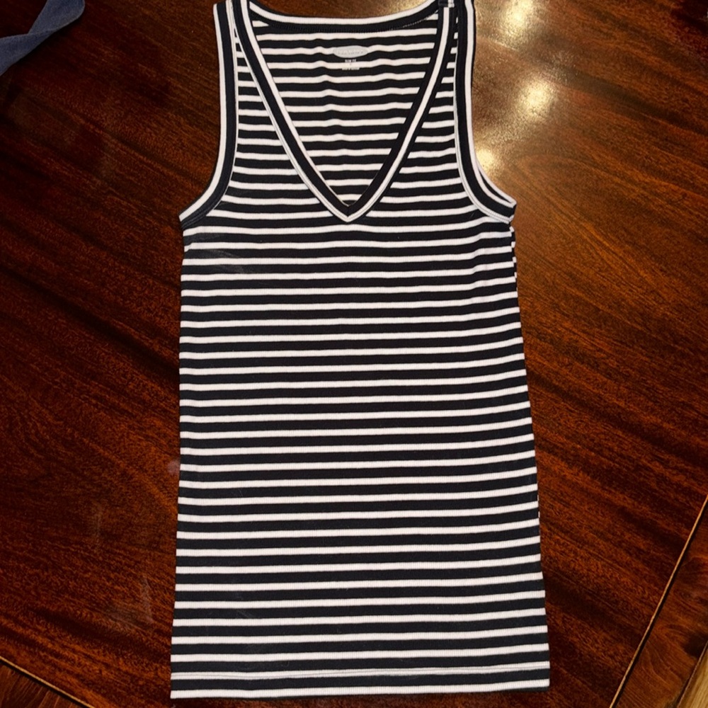 🖤🤍 NWOT! Old Navy - Women’s Black and White Striped Ribbed Tank 🤍🖤